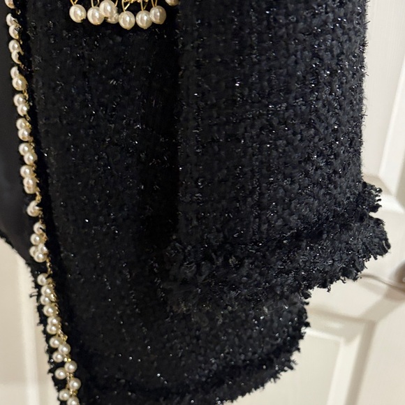Elegant Black Tweed Jacket with Pearl Trim - Picture 6 of 7